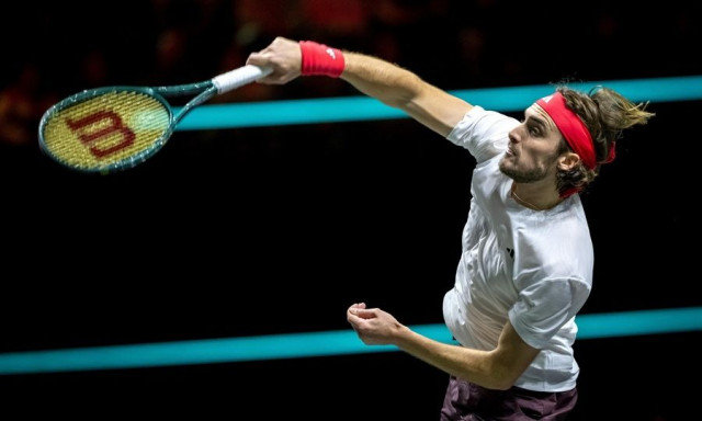 Στέφανος Τσιτσιπάς: «Έσβησε» match point και με ανατροπή πέρασε στους «8» του Ρότερνταμ