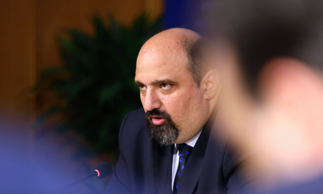 Τριαντόπουλε, κανονικά παραιτείσαι όταν σου ζητάνε να μπαζώσεις