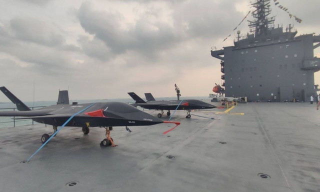 Επίδειξη δύναμης από το Ιράν: Οι Φρουροί της Επανάστασης παρουσίασαν το πρώτο αεροπλανοφόρο