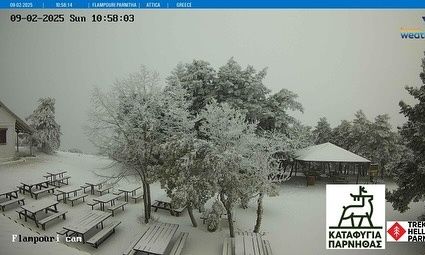 Στα «λευκά» ντύθηκε η Πάρνηθα -  Μαγικές εικόνες από τα χιονισμένα καταφύγια