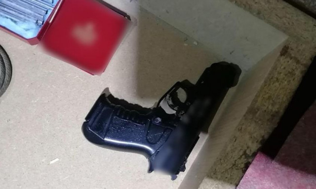 Λάρισα: «Οπλοστάσιο» είχε στο μαγαζί του ο 60χρονος - Δείτε φωτογραφίες από τον χώρο του φονικού