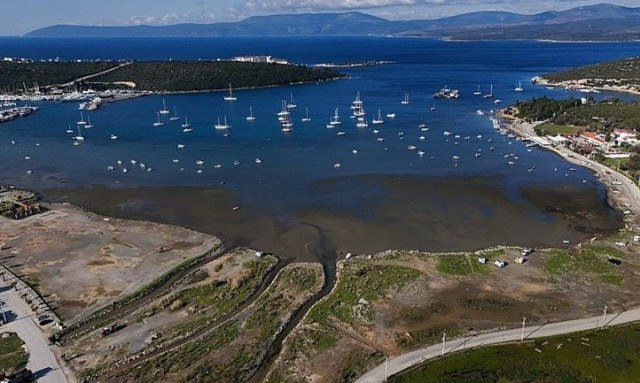 Απόκοσμο θέαμα: Τραβήχτηκαν τα νερά σε Κωνσταντινούπολη και Σμύρνη - Σχετίζεται με τους σεισμούς;