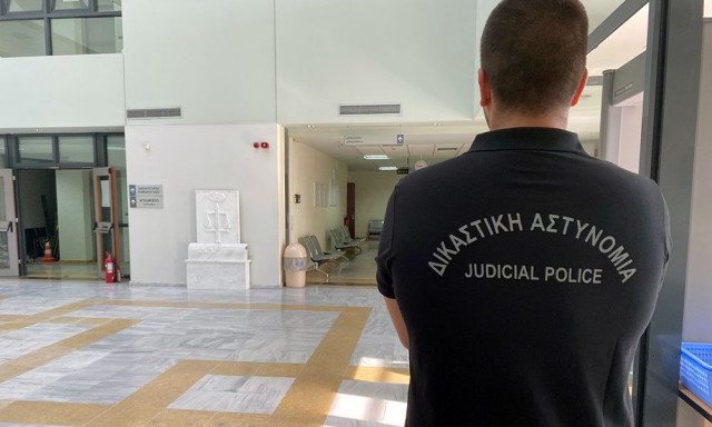 Αλλάζουν οι στολές του προσωπικού της Δικαστικής Αστυνομίας