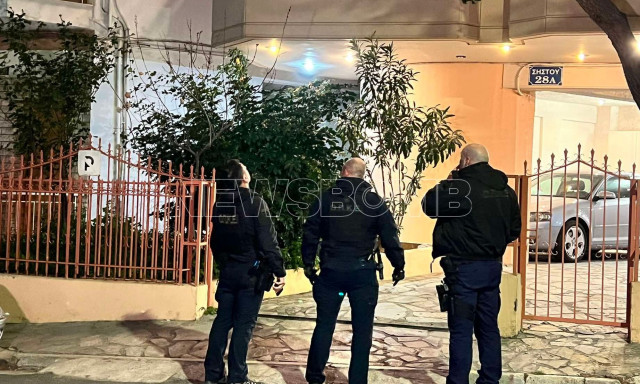 Συναγερμός στο Κερατσίνι: Άνδρας με μαχαίρι έχει ταμπουρωθεί σε σπίτι