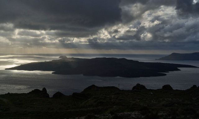 Παπαζάχος στο Newsbomb: Σεισμοί μέχρι το καλοκαίρι στη Σαντορίνη - Η εκτίμησή του για το ηφαίστειο