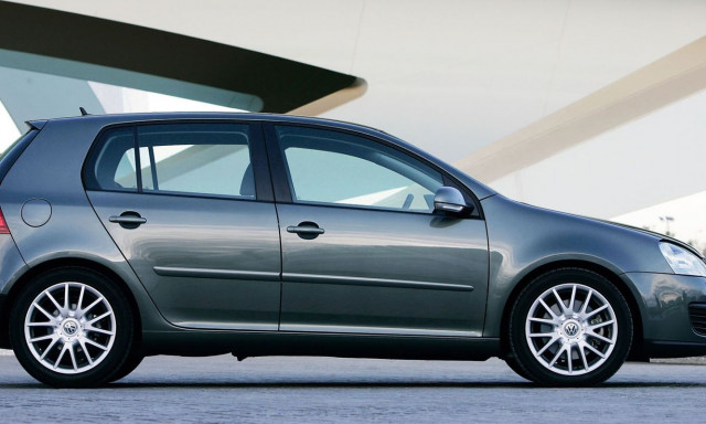 Ένα VW Golf χρωστάει 200.000 ευρώ σε πάρκινγκ!