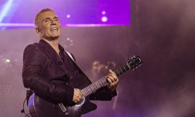 Τα 60 έκλεισε ο Στέλιος Ρόκκος - Η γλυκιά έκπληξη της γυναίκας του