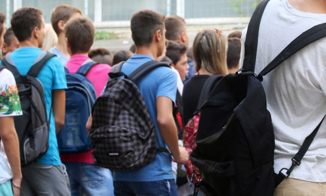 Αχαΐα: Σάλος με τη συμπεριφορά εκπαιδευτικού- Βάζει μαθητές να ζητούν γονατιστοί συγγνώμη