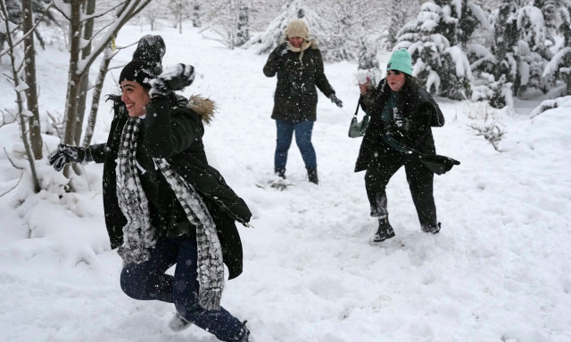 Καιρός: Κύμα ψύχους στο Ιράν - Έκλεισαν σχολεία και δημόσιες υπηρεσίες λόγω του χιονιά