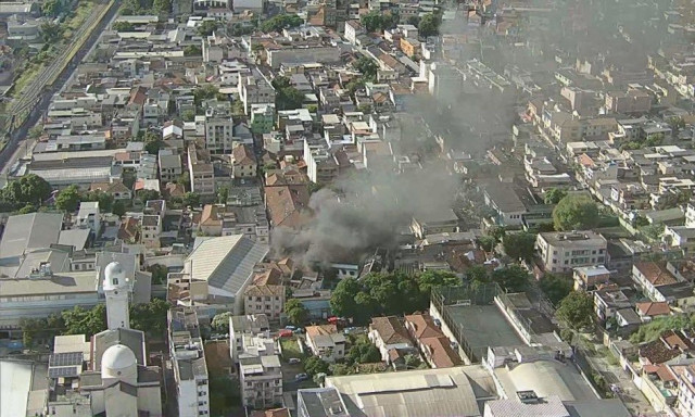 Βραζιλία: Τουλάχιστον 10 τραυματίες από πυρκαγιά σε εργοστάσιο καρναβαλικών στολών