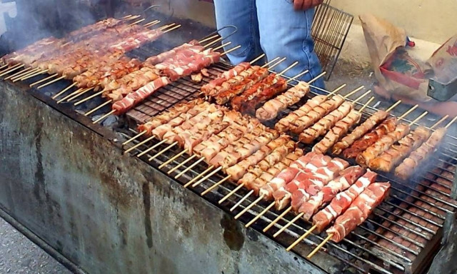 Τσικνοπέμπτη 2025, Απόκριες και Καθαρά Δευτέρα – Ποιες είναι οι ημερομηνίες