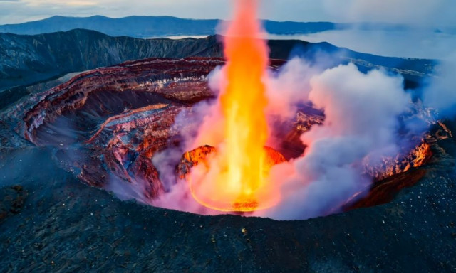 Το Μέγα Τσουνάμι του Αιγαίου: Πώς η έκρηξη της Σαντορίνης αφάνισε τον Μινωικό πολιτισμό