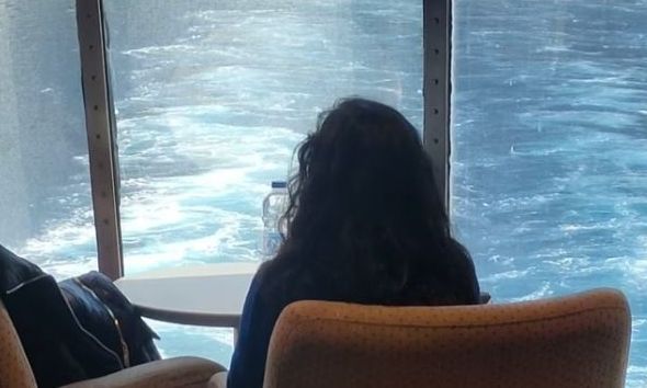 Σαντορίνη: Συνεχίζεται το κύμα φυγής υπό τον φόβο μιας ισχυρότερης δόνησης