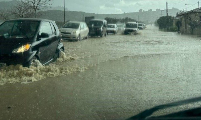 Ζάκυνθος: Έκλεισαν δρόμοι από την Τροχαία λόγω της κακοκαιρίας