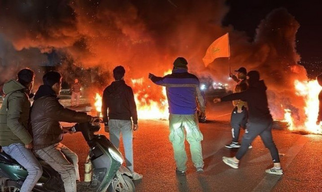 Λίβανος: Υποστηρικτές της Χεζμπολάχ απέκλεισαν αυτοκινητόδρομο που οδηγεί στο αεροδρόμιο της Βηρυτού