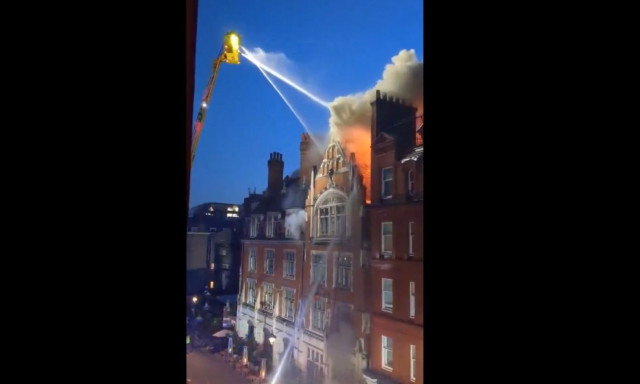 Λονδίνο: Πυρκαγιά σε πολυτελές ξενοδοχείο - Απομακρύνθηκαν πάνω από 100 άτομα