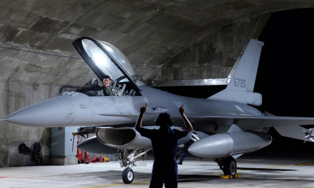 Ταϊβάν: Πτώση μαχητικού αεροσκάφους - Το εγκατέλειψε ο πιλότος