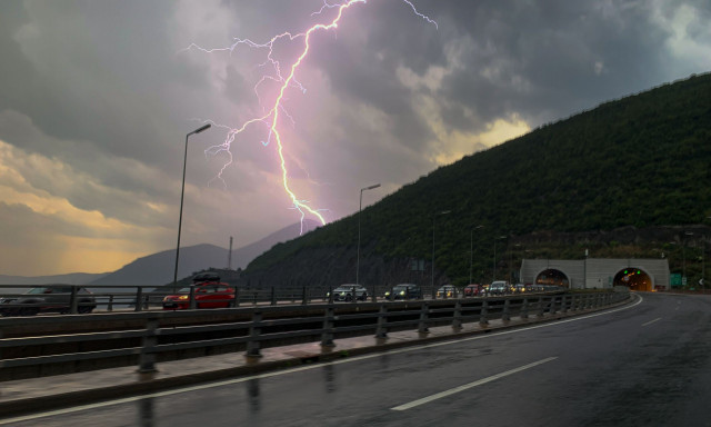 Καιρός: Μήνυμα του «112» σε κατοίκους της Δυτικής Ελλάδας – Ισχυρές καταιγίδες τις επόμενες ώρες