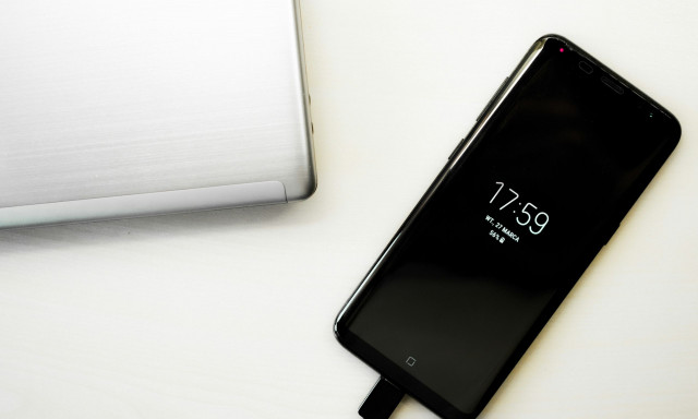 Πώς να «απογειώσεις» την ταχύτητα φόρτισης σε όποιο κινητό και αν έχεις