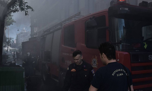 Θεσσαλονίκη: Φωτιά σε μονοκατοικία στους Ταγαράδες – Επιχείρησαν 12 πυροσβέστες