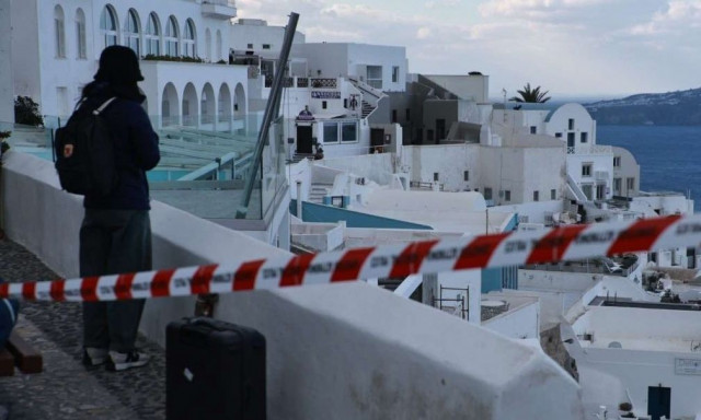 Εξάντληση, ανασφάλεια και αβεβαιότητα: Πώς νιώθουν οι κάτοικοι της Σαντορίνης