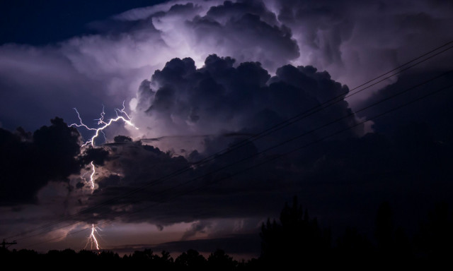 Καιρός: Επικαιροποιήθηκε το έκτακτο δελτίο - Πού αναμένονται καταιγίδες τις επόμενες ώρες