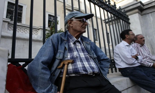 Αναδρομικά συνταξιούχων: Τι σημαίνει η απόφαση του ΑΕΔ – Ο δικηγόρος Διονύσης Ρίζος εξηγεί