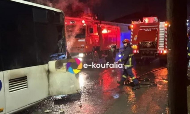 Θεσσαλονίκη: Στις φλόγες λεωφορείο στα Κουφάλια