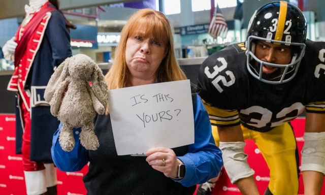 ΗΠΑ: Υπάλληλοι αεροδρομίου επανένωσαν λούτρινο λαγουδάκι με την 6χρονη ιδιοκτήτριά του