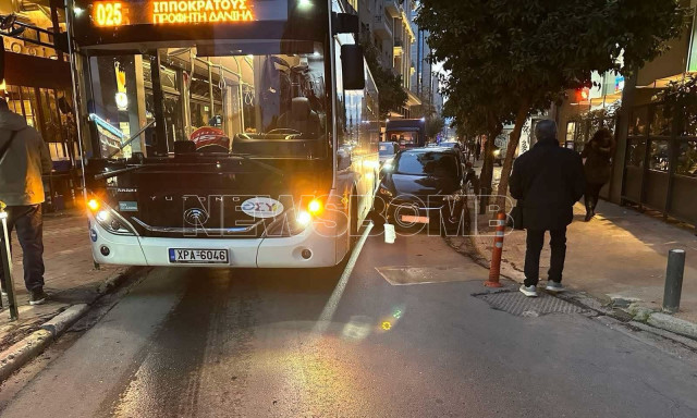 Παρκαρισμένο ΙΧ προκαλεί χάος στην πλατεία Αγίας Ειρήνης - Εγκλωβισμένοι δεκάδες οδηγοί