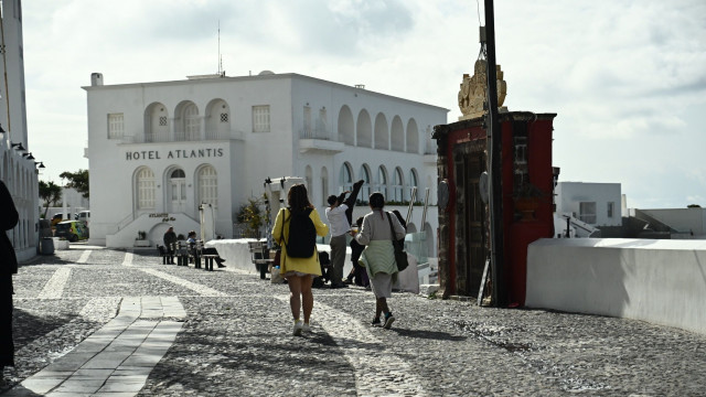 Σαντορίνη: «Φοβόμαστε αλλά δεν έχουμε χρήματα για να φύγουμε ξανά», λένε κάτοικοι στο Newsbomb.gr