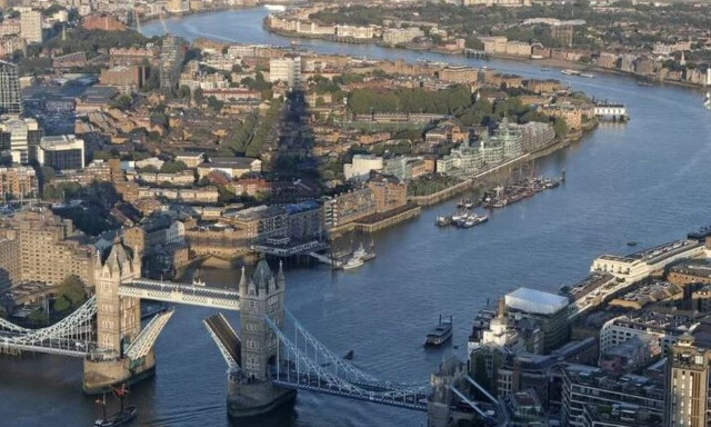 Λονδίνο: Ιστορική γέφυρα στον Τάμεση έκλεισε για επισκευές και θα ξανανοίξει το... 2035