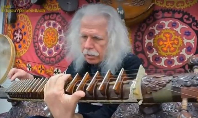 Ο Ιρλανδός που έκανε ένα κρητικό χωριό σημείο αναφοράς για χιλιάδες μουσικούς αναζητητές