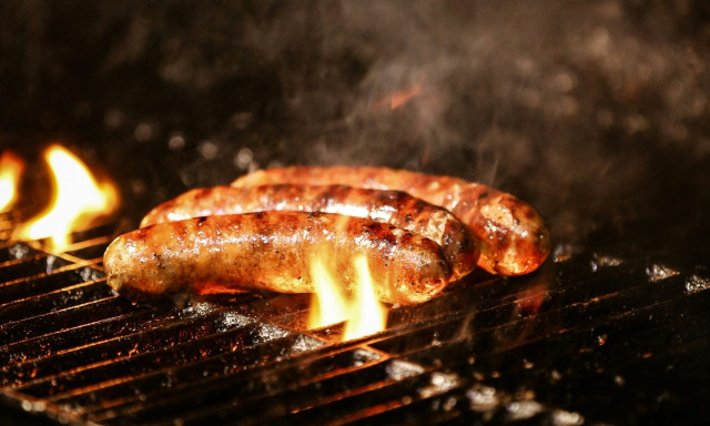 Γερμανία: Διαμάχη για τα... λουκάνικα - Διαφωνία κρατιδίων για την εφεύρεση του Bratwurst