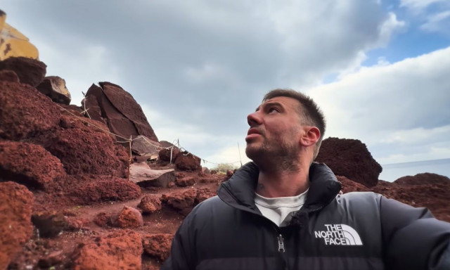 YouTuber αψηφά την απαγόρευση και πραγματοποιεί «αυτοψία» στην Σαντορίνη - «Εκανα το καθήκον μου»