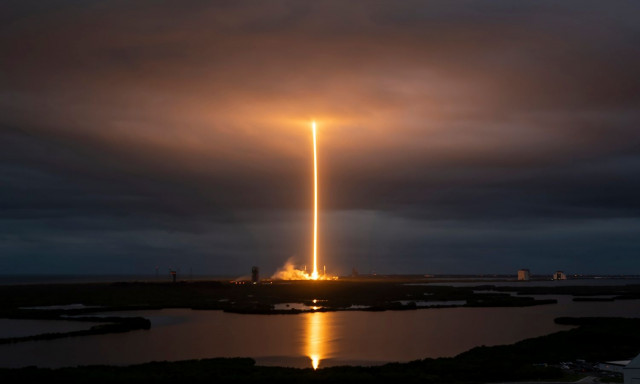 Η SpaceX πραγματοποίησε την πρώτη προσγείωση πυραύλου ανοικτά στις Μπαχάμες - Δείτε βίντεο