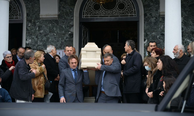 Λάρισα: Οδύνη στην κηδεία του Βασίλη Καλογήρου - «Σου έκοψαν βάρβαρα το νήμα της ζωής»