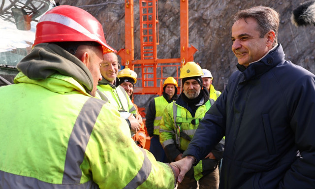 Στις εργασίες του Flyover ο Μητσοτάκης - «Η κυβέρνηση συνεχίζει απερίσπαστα το έργο της»