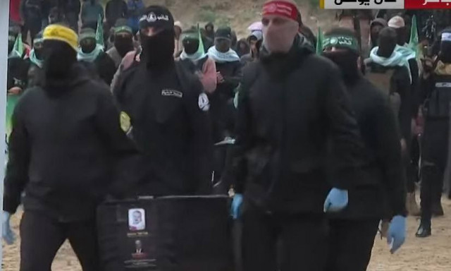 Η Χαμάς παρέδωσε στο Ισραήλ τις σορούς της οικογένειας Μπίμπας που κρατούσε ομήρους