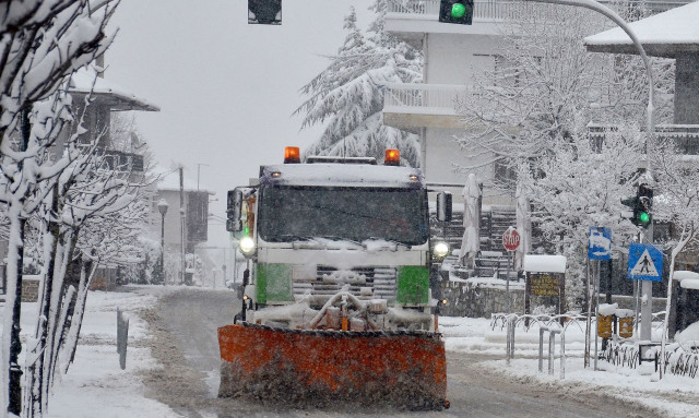 Κακοκαιρία Coral: Στα «λευκά» αύριο η Αττική - Πού και πότε θα χιονίσει