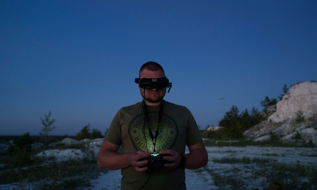 Ουκρανοί «παγίδευσαν» με εκρηκτικά γυαλιά Ρώσων χειριστών drones - Τυφλώθηκαν 8