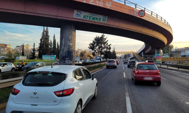 Κίνηση στους δρόμους: Κυκλοφοριακό κομφούζιο στον Κηφισό - Στο «κόκκινο» η Κηφισίας