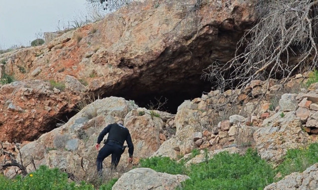 Θρίλερ στη Βούλα: Κρεμασμένη βρέθηκε στη σπηλιά η άτυχη γυναίκα - Τι λέει ο δήμαρχος στο Newsbomb.gr