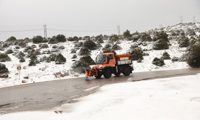 Στην «κατάψυξη» και η Κρήτη: Πάλλευκα τα τοπία από τα χιόνια