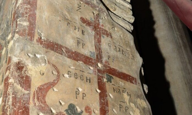 Οι σταυροί με κρυπτογράμματα στον βυζαντινό ναό του Αγ. Παντελεήμονα – Πώς προστατεύουν κληρικούς