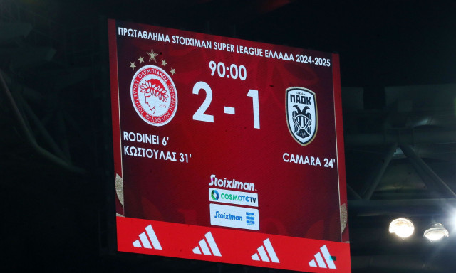 Super League Βαθμολογία: Κούρσα για δύο ο τίτλος με θριάμβους Ολυμπιακού και ΑΕΚ
