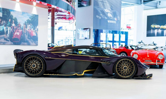 Aston Martin Valkyrie με 24 καράτια χρυσού και 560.000 ευρώ σε εξτρά