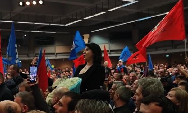 Ο ελληνικός εθνικός ύμνος στην προεκλογική ομιλία του Σαλί Μπερίσα στην Αθήνα