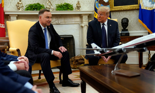 ΗΠΑ: Ο Ντόναλντ Τραμπ «έστησε» τον πρόεδρο της Πολωνίας - Τον περίμενε για 1,5 ώρα