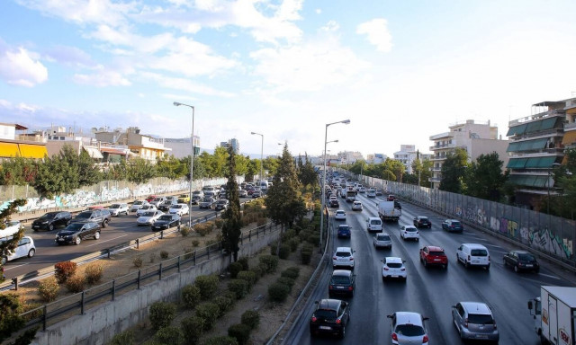 Κίνηση: Χάος στον Κηφισό - Μποτιλιάρισμα χιλιομέτρων στην κάθοδο, καθυστερήσεις και στην Αττική Οδό